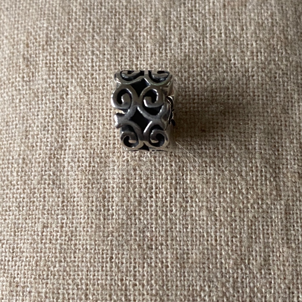 Chamilia 925 Silver Scroll Charm 15$